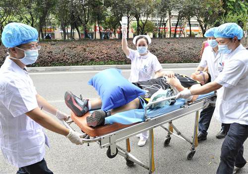 遭遇車禍，如何自救與救護(hù)？
